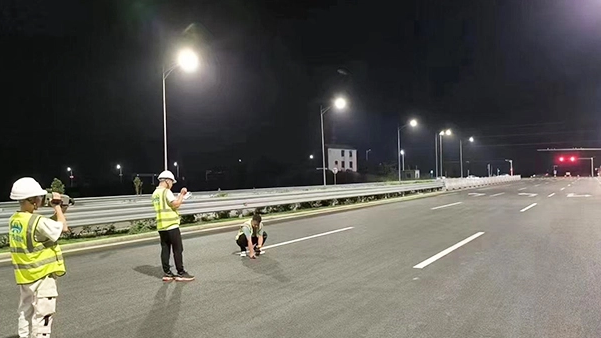 Illuminate Your Streets Efficiently with Custom Solar Street Lights