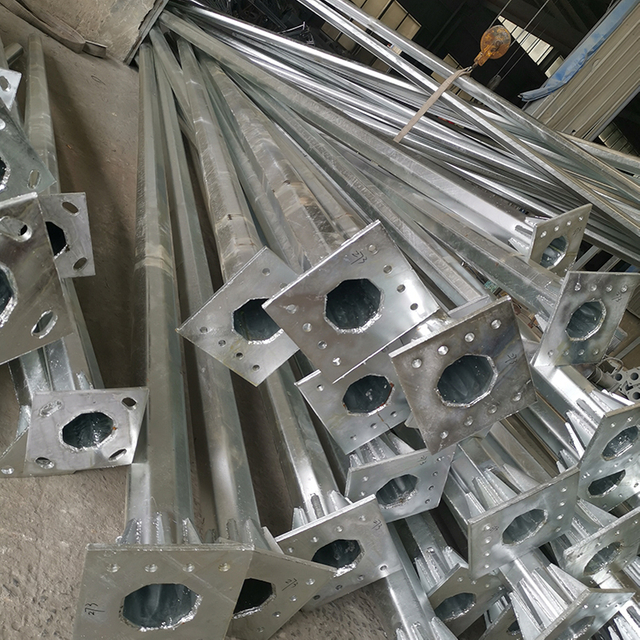 Q235B Customizable 7 Meter Galvanized Outdoor Split Led Street Light Pole