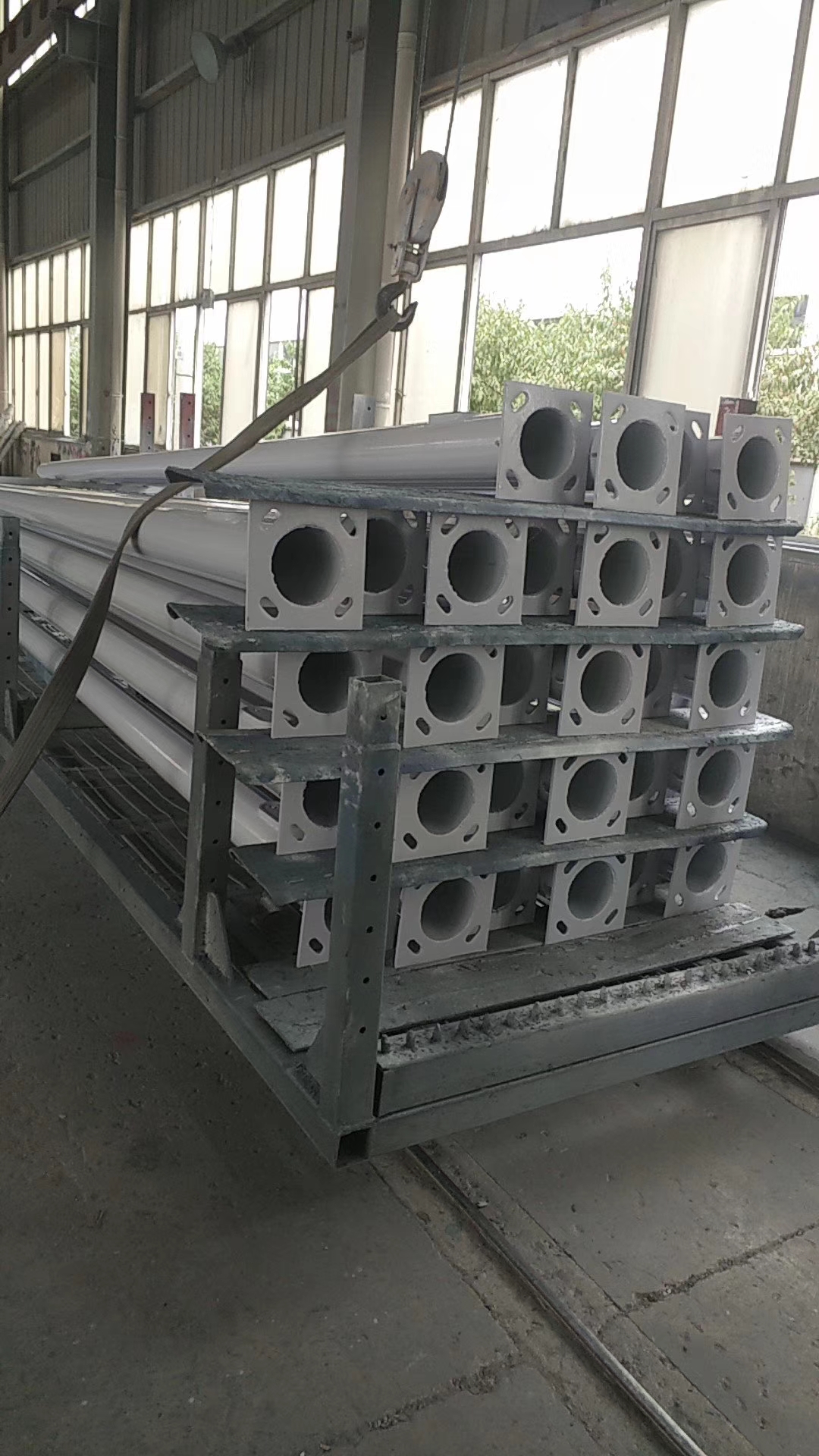 Hot Sale Round Bending 6M 8M 12M 25ft 30ft Galvanized Steel Pipe Single Double Arm Outdoor Street Light Pole